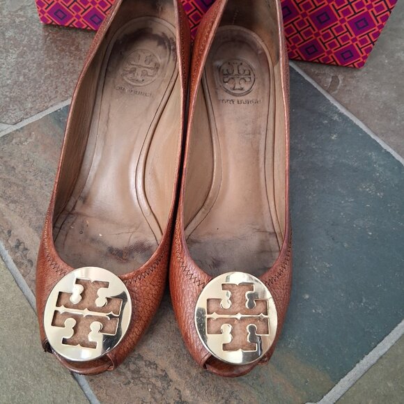 Tory Burch Wedge Pump Heel - Picture 5 of 7
